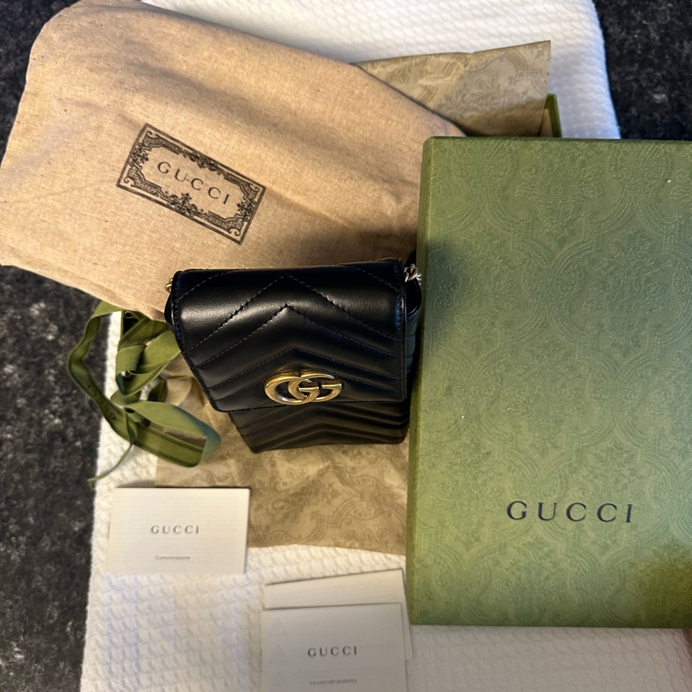 Gucci Black Chevron GG Marmont Crossbody Pouch with Gold Hardware - Picture 2 of 8